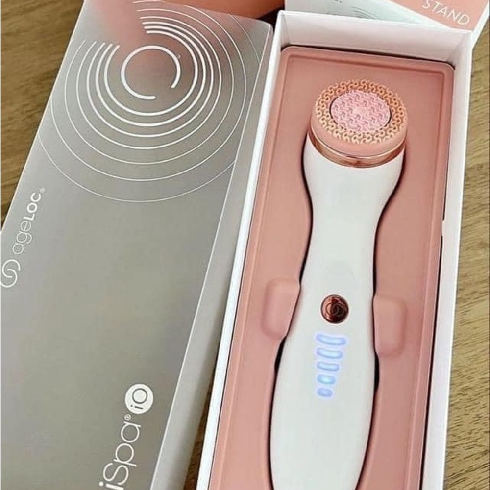 Rose Gold Lumispa iO with normal cleansing head!! Award winning device